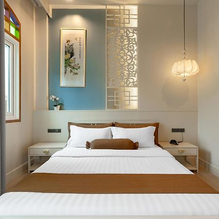 O'nya Phuket Hotel - SHA Extra Plus Bagian luar foto