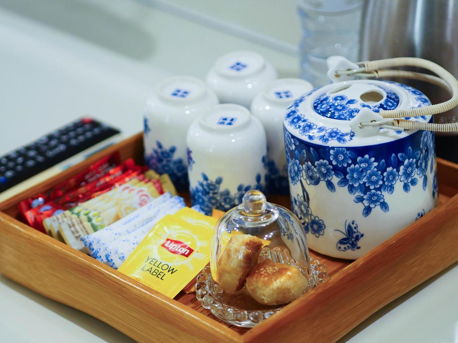 O'nya Phuket Hotel - SHA Extra Plus Bagian luar foto