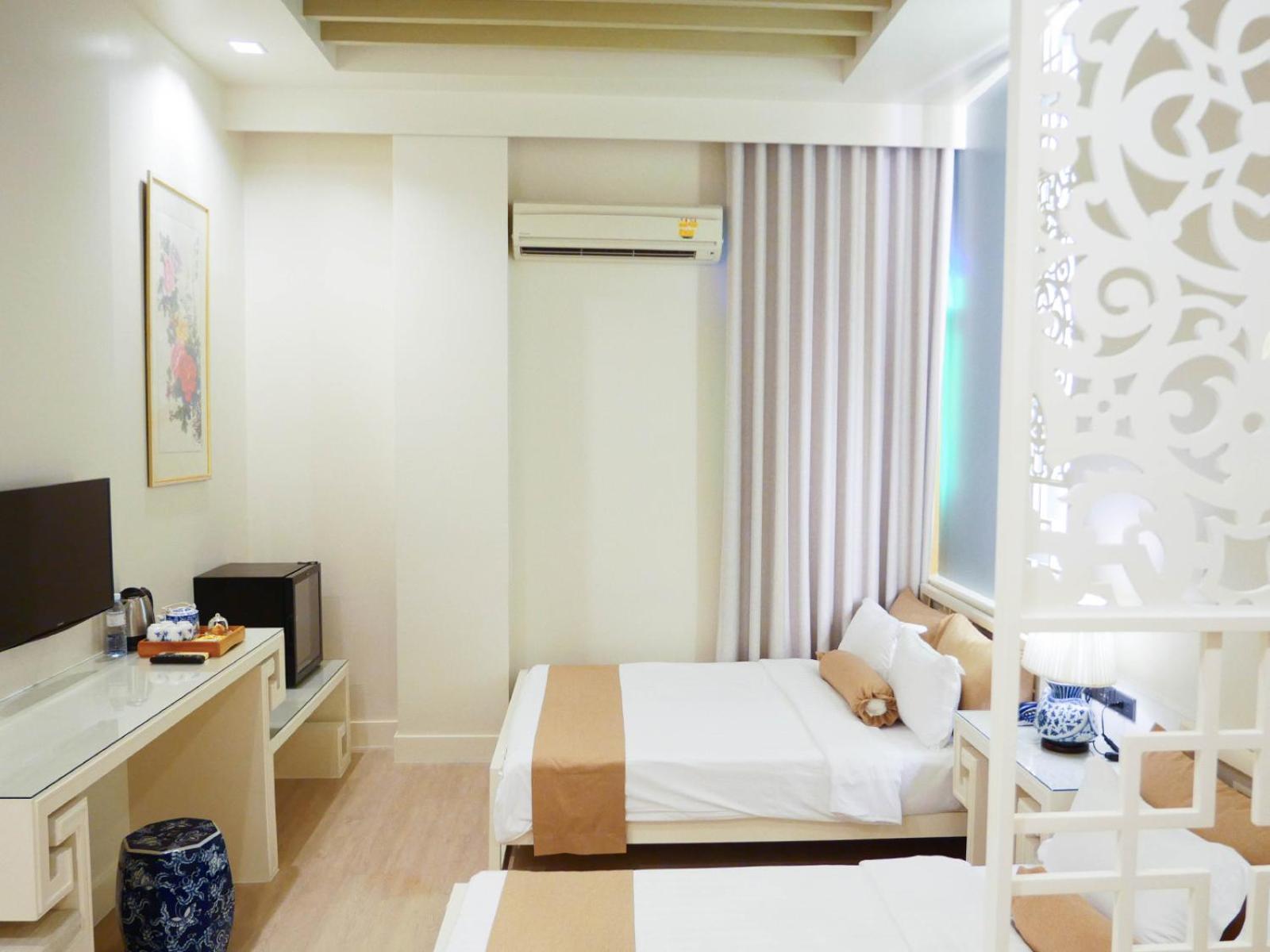 O'nya Phuket Hotel - SHA Extra Plus Bagian luar foto