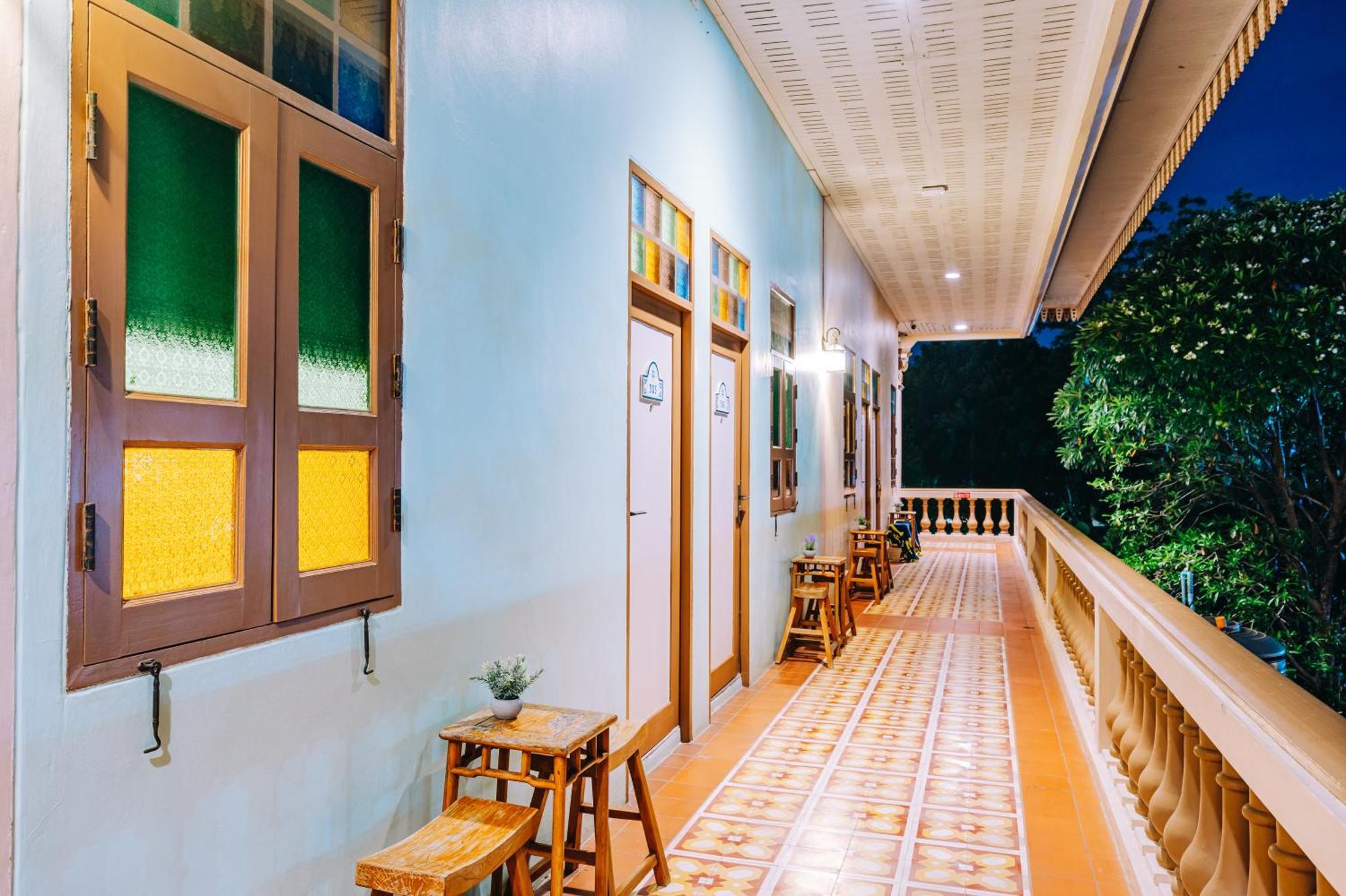 O'nya Phuket Hotel - SHA Extra Plus Bagian luar foto