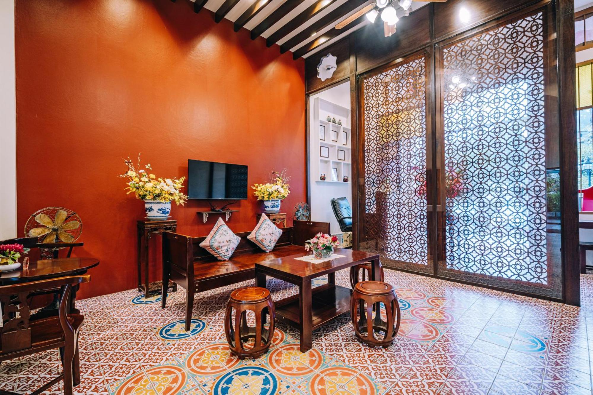 O'nya Phuket Hotel - SHA Extra Plus Bagian luar foto