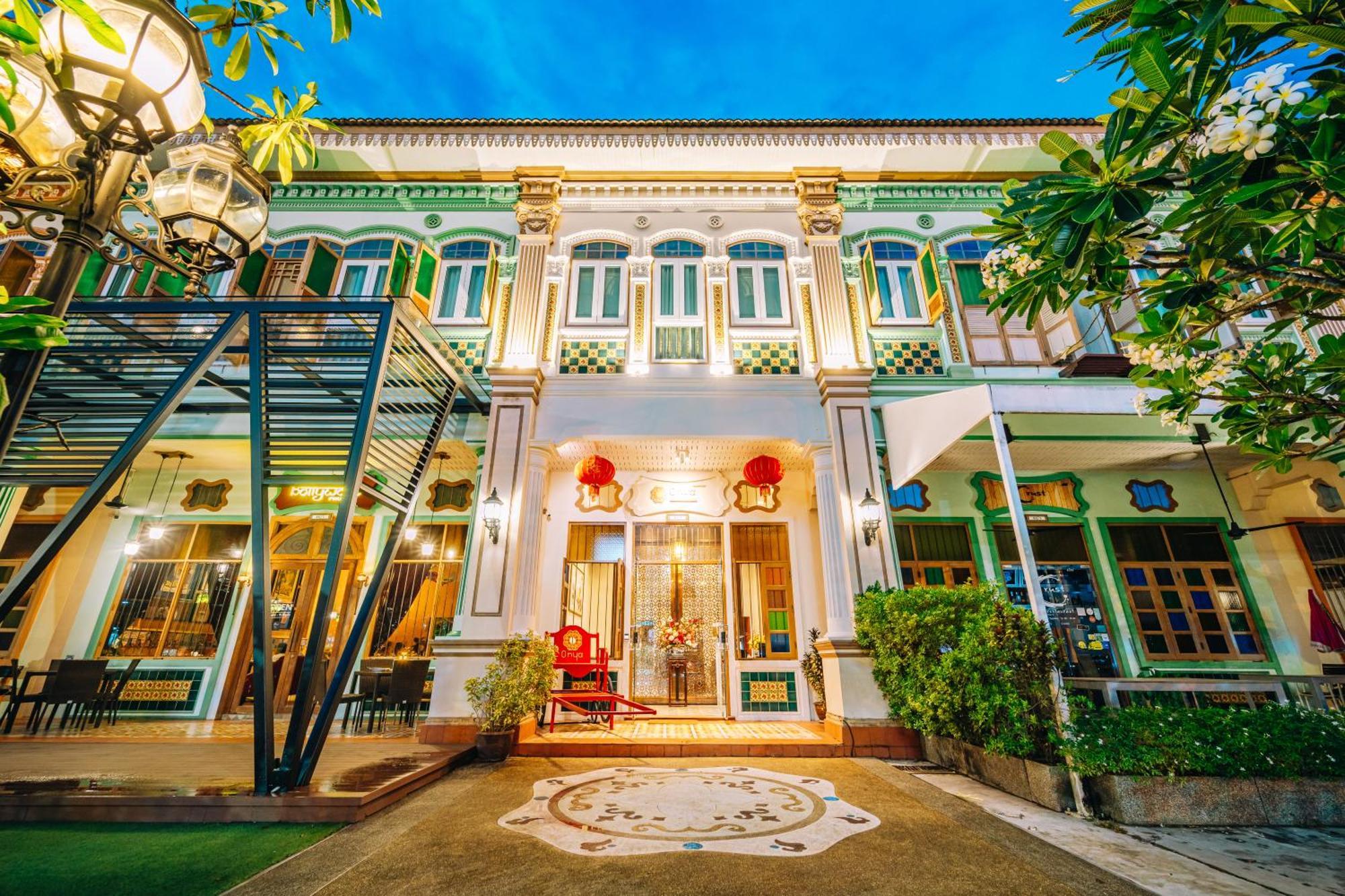 O'nya Phuket Hotel - SHA Extra Plus Bagian luar foto