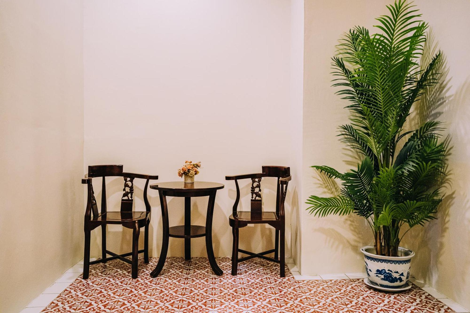 O'nya Phuket Hotel - SHA Extra Plus Bagian luar foto