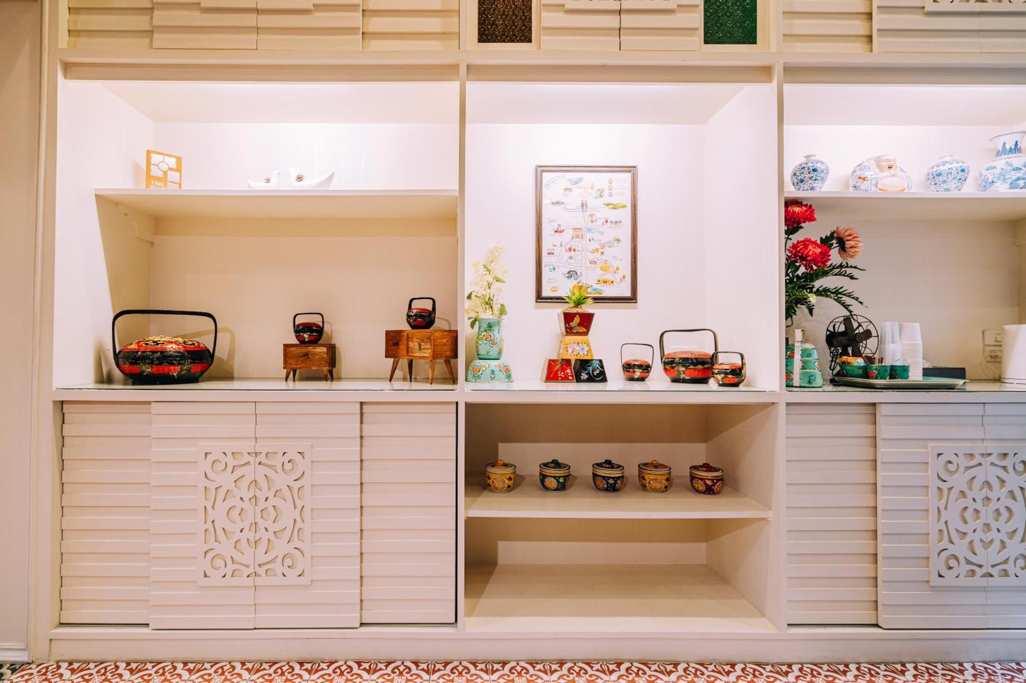 O'nya Phuket Hotel - SHA Extra Plus Bagian luar foto