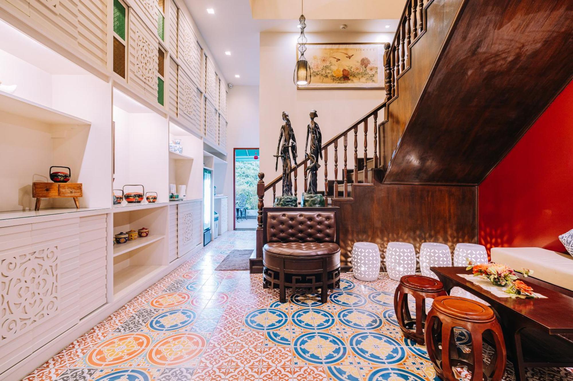 O'nya Phuket Hotel - SHA Extra Plus Bagian luar foto