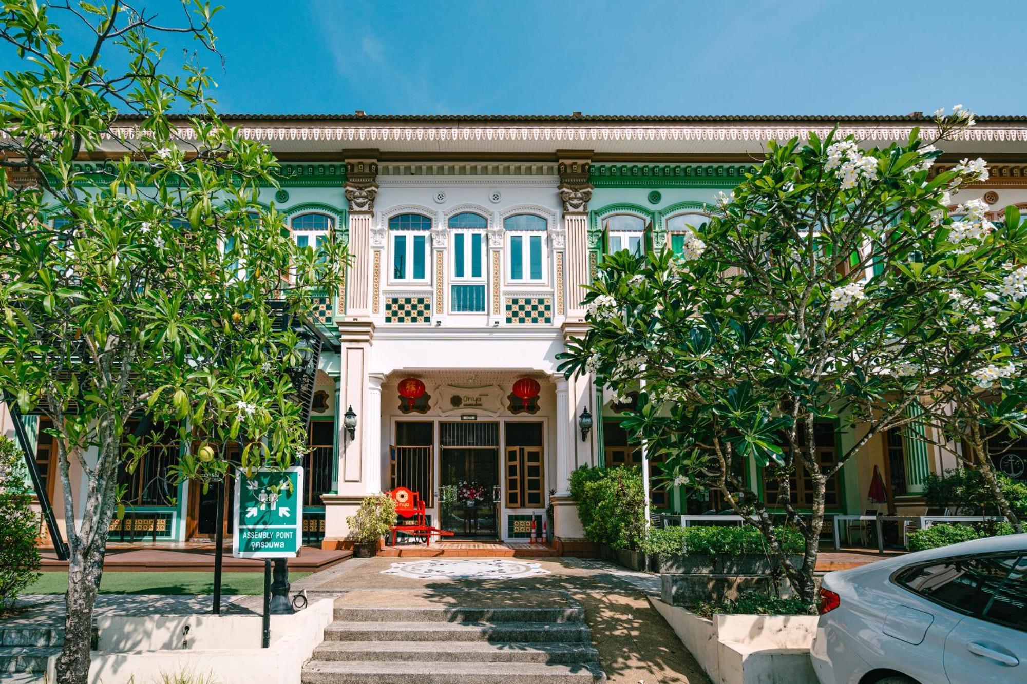 O'nya Phuket Hotel - SHA Extra Plus Bagian luar foto