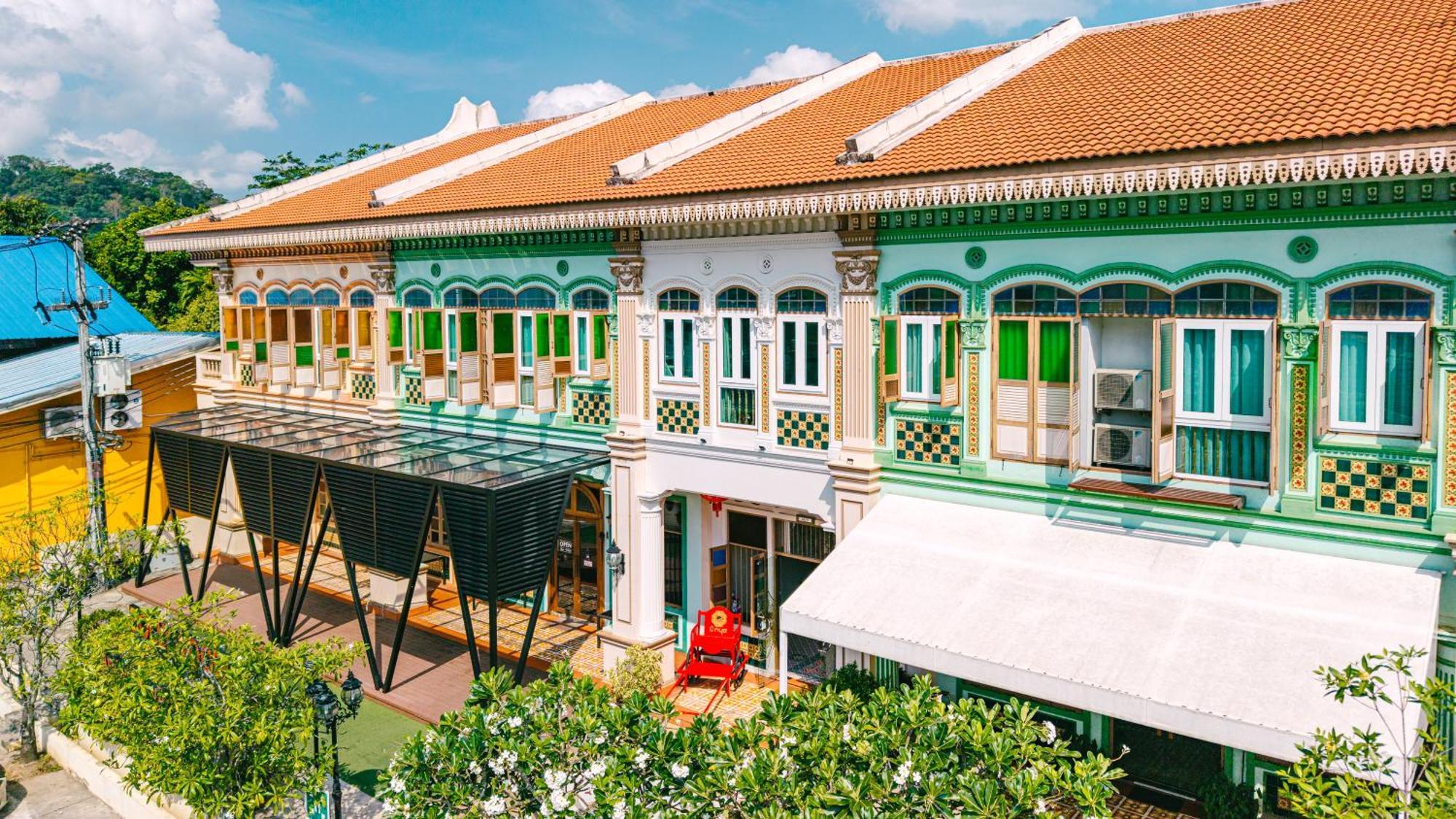 O'nya Phuket Hotel - SHA Extra Plus Bagian luar foto