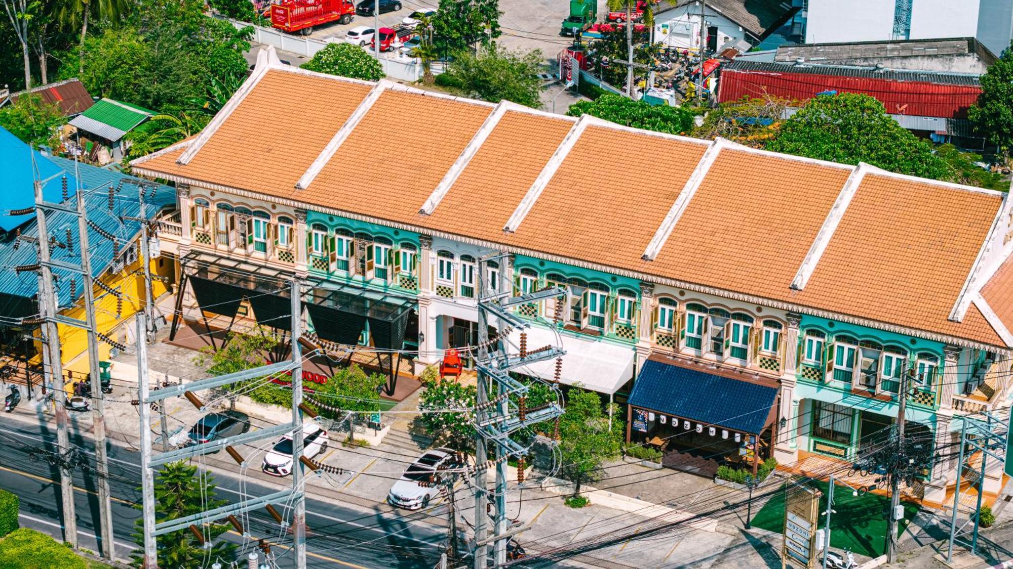 O'nya Phuket Hotel - SHA Extra Plus Bagian luar foto