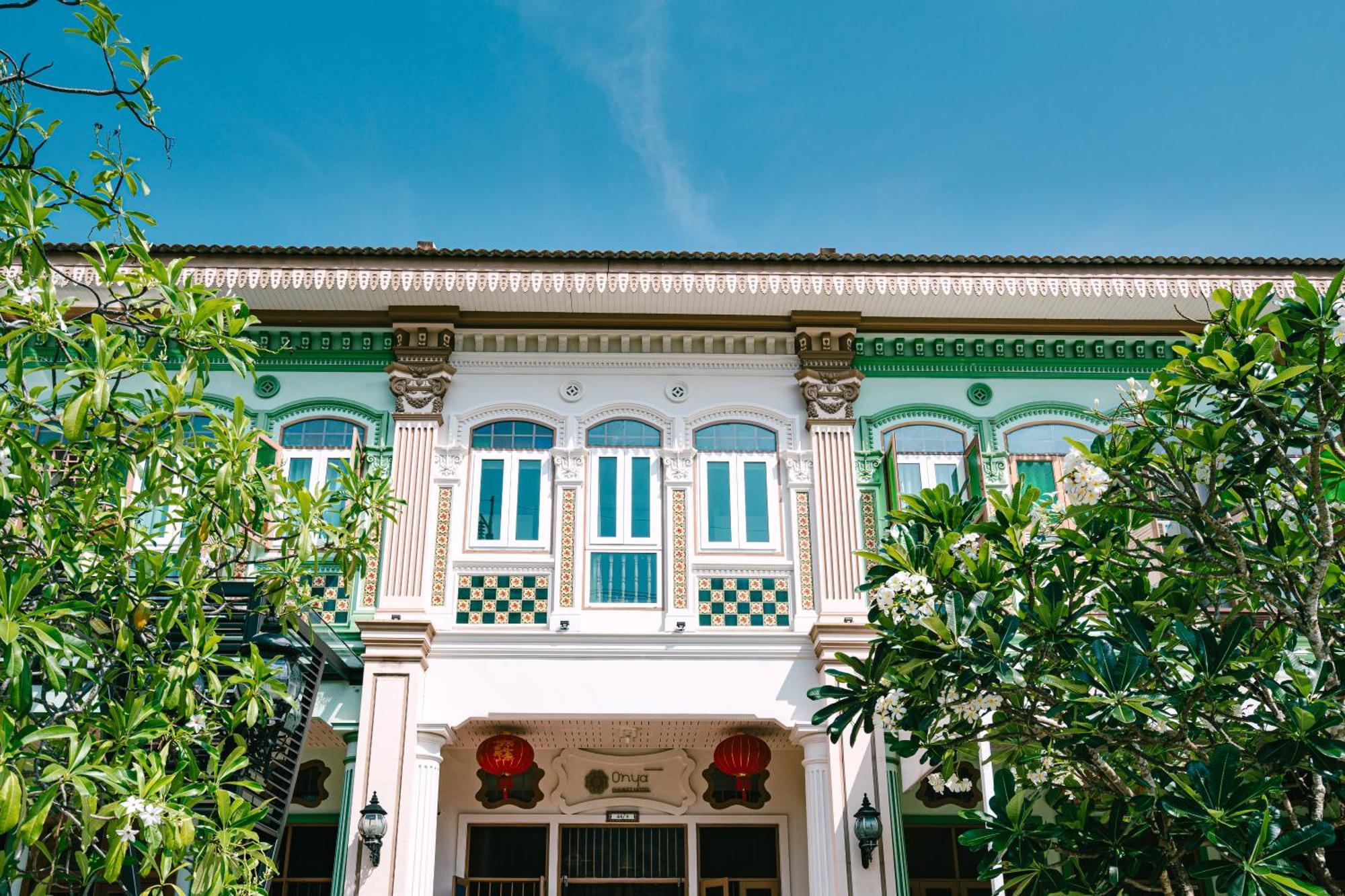 O'nya Phuket Hotel - SHA Extra Plus Bagian luar foto