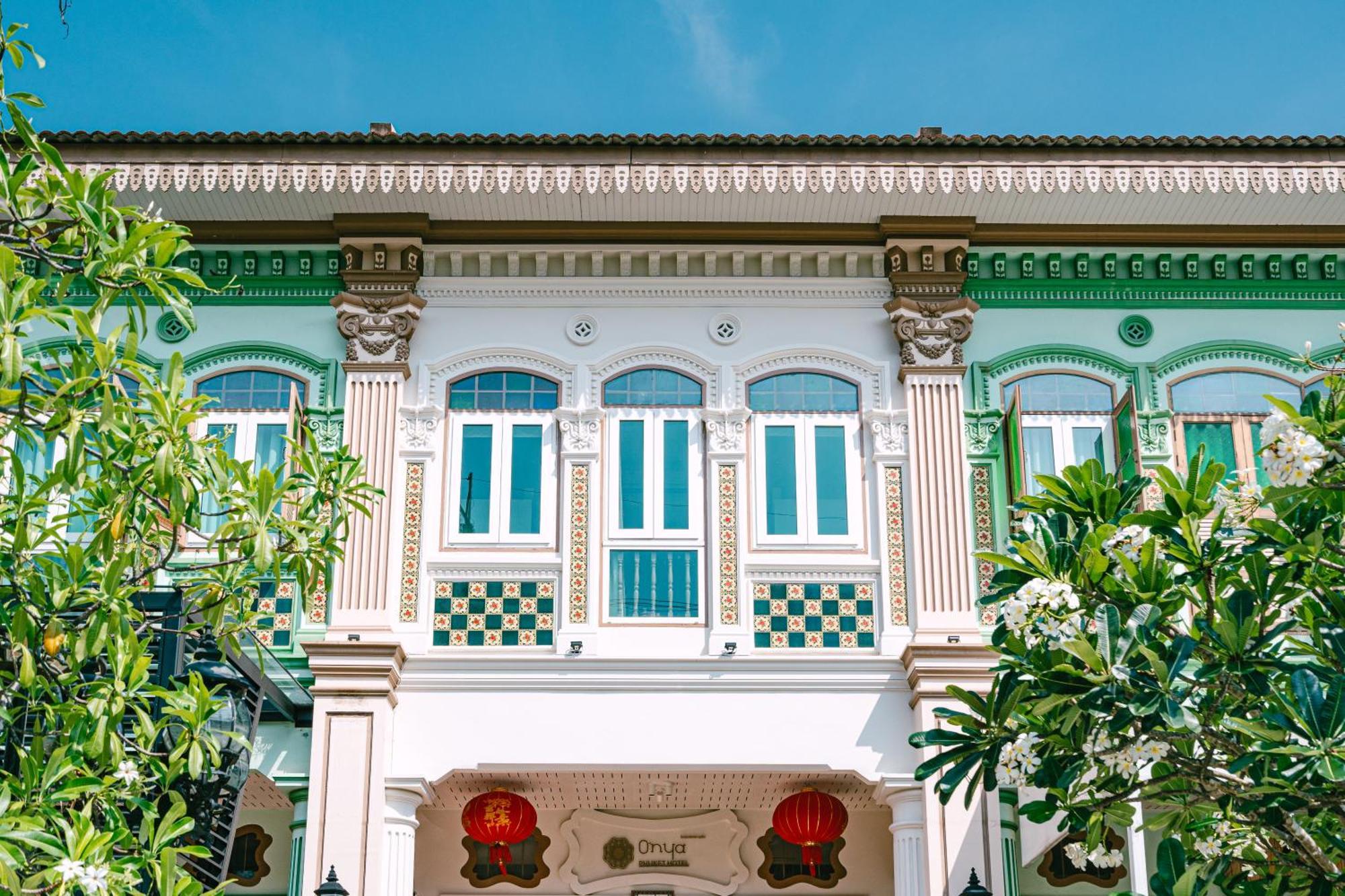 O'nya Phuket Hotel - SHA Extra Plus Bagian luar foto