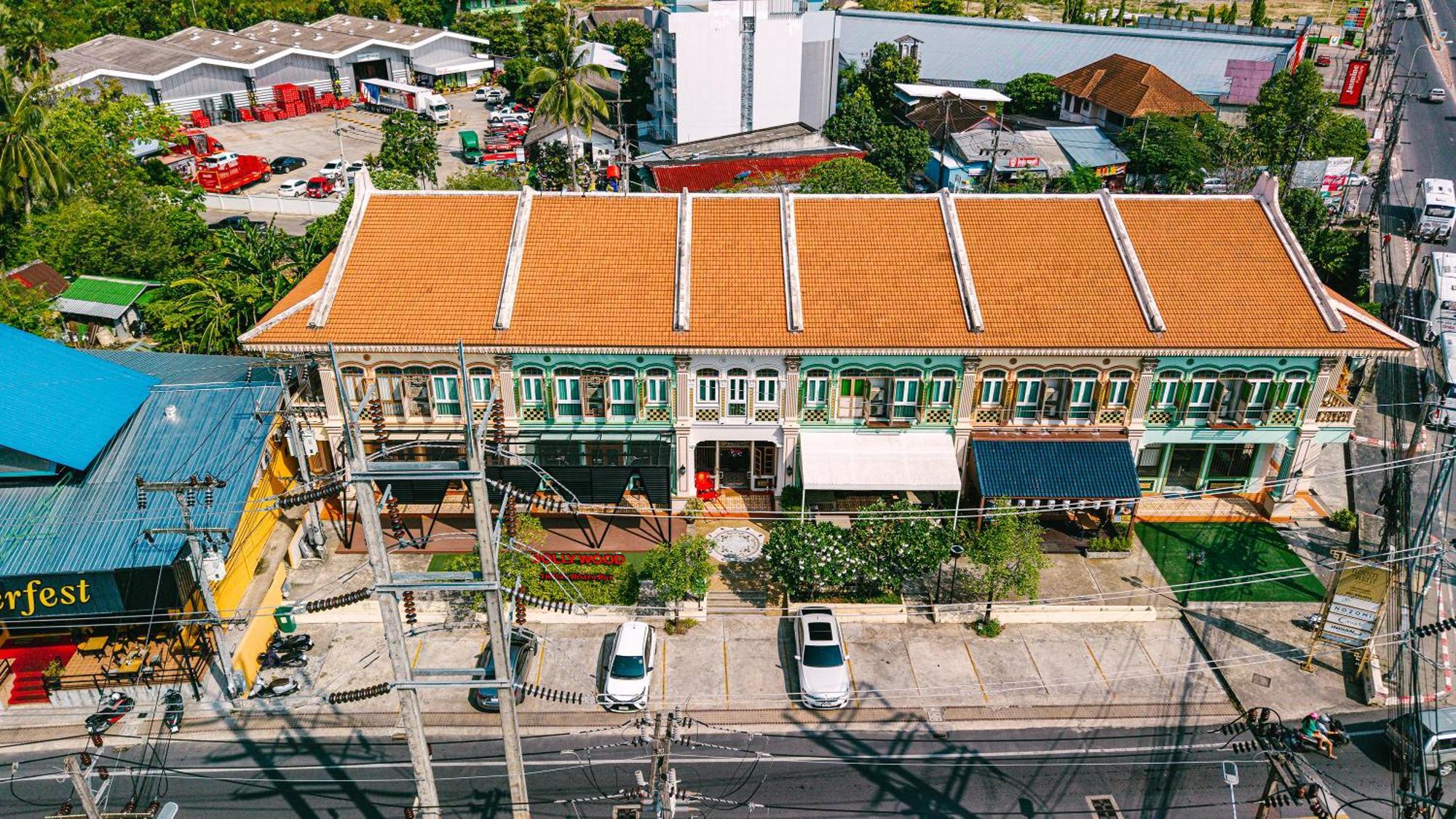 O'nya Phuket Hotel - SHA Extra Plus Bagian luar foto