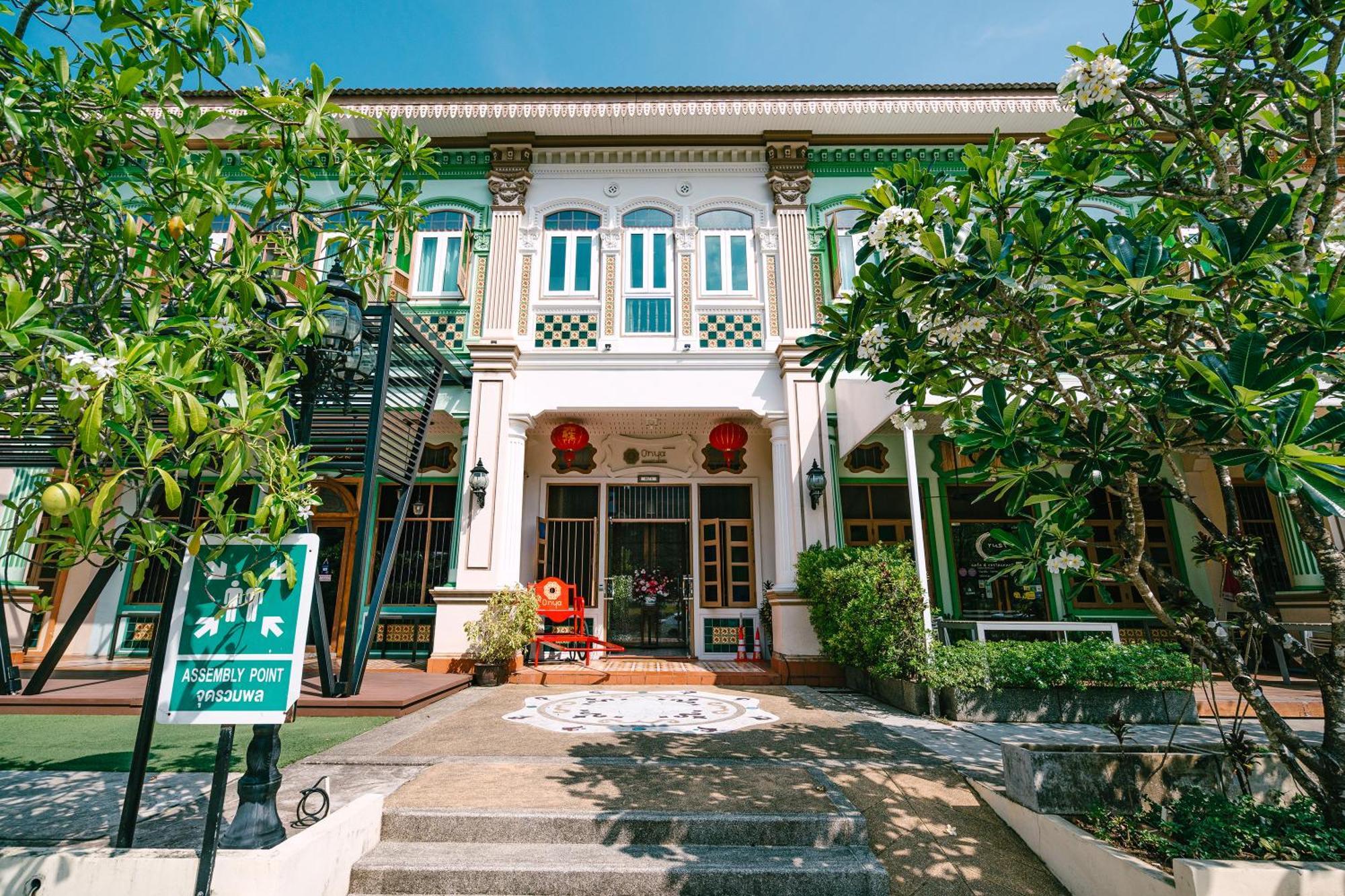 O'nya Phuket Hotel - SHA Extra Plus Bagian luar foto