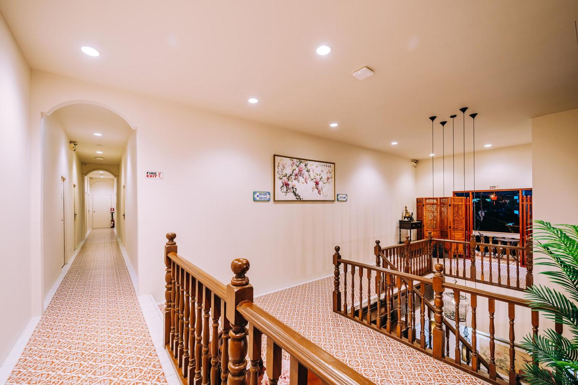 O'nya Phuket Hotel - SHA Extra Plus Bagian luar foto