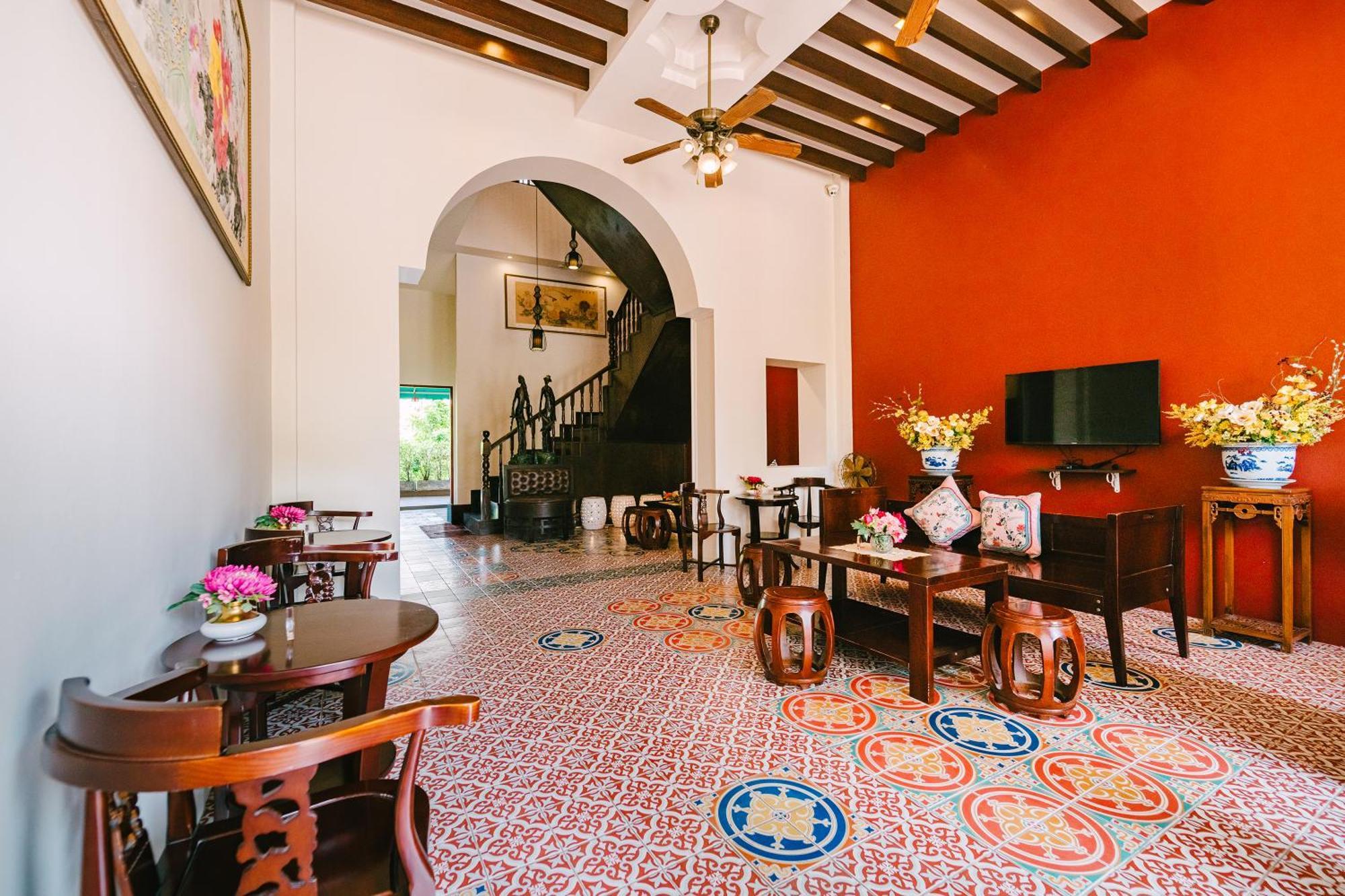 O'nya Phuket Hotel - SHA Extra Plus Bagian luar foto
