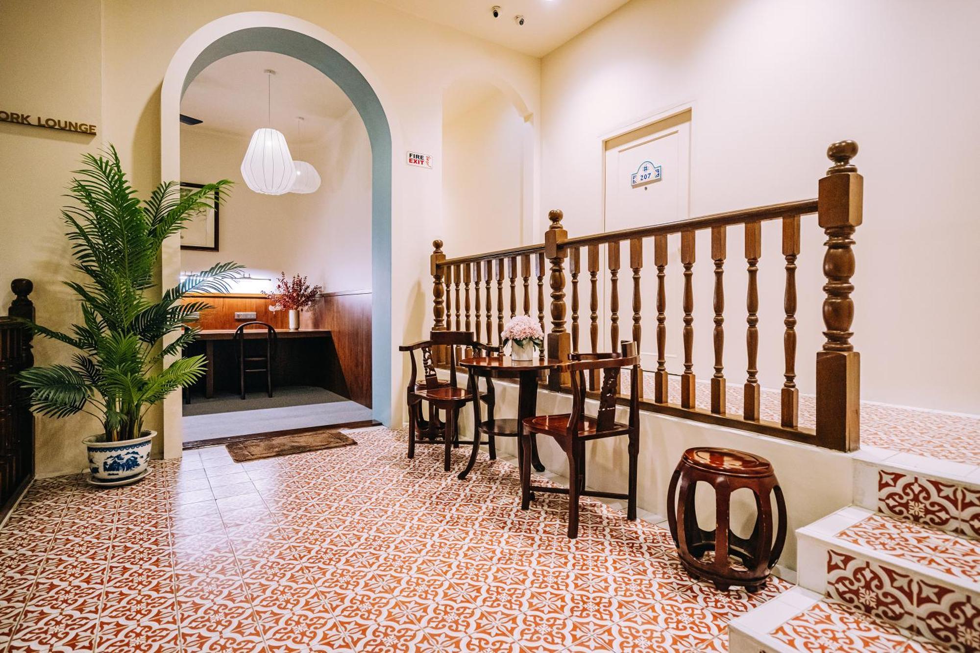 O'nya Phuket Hotel - SHA Extra Plus Bagian luar foto