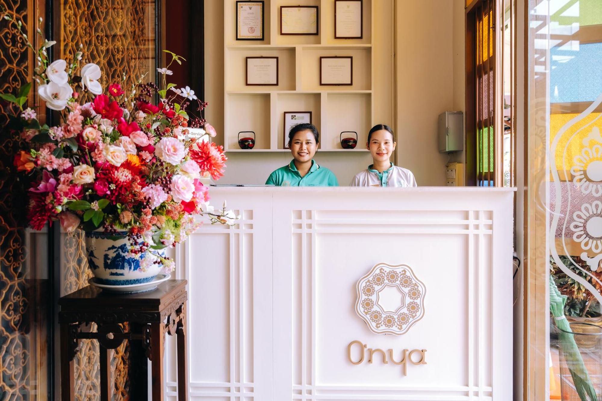 O'nya Phuket Hotel - SHA Extra Plus Bagian luar foto